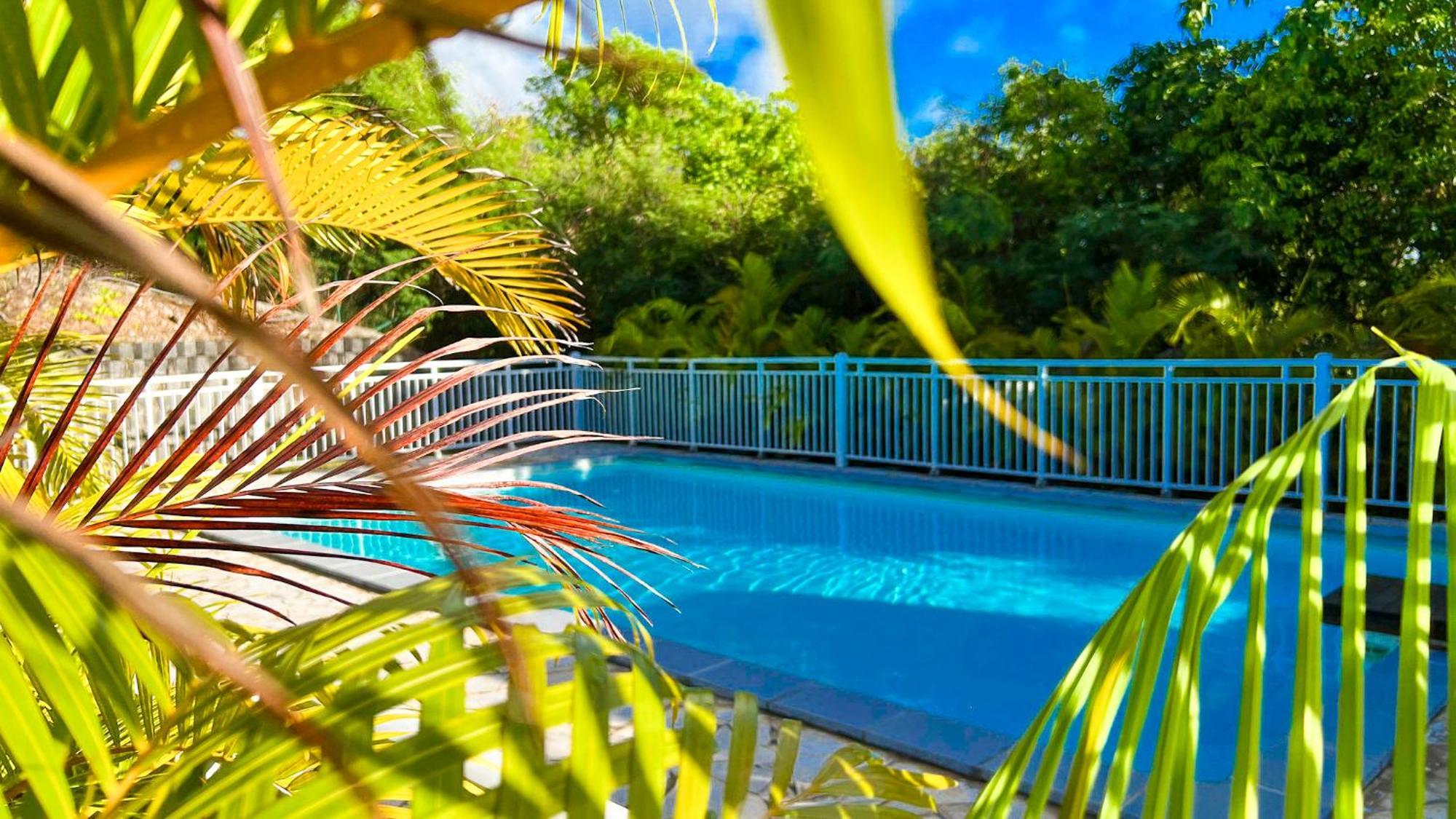 Magnifique Appartement Fleurs Caraibes - 6 Personnes En Residence Avec Piscine Privee - Sainte Anne Exterior photo
